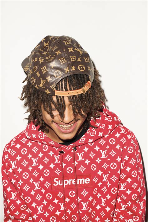 supreme x lv collezione